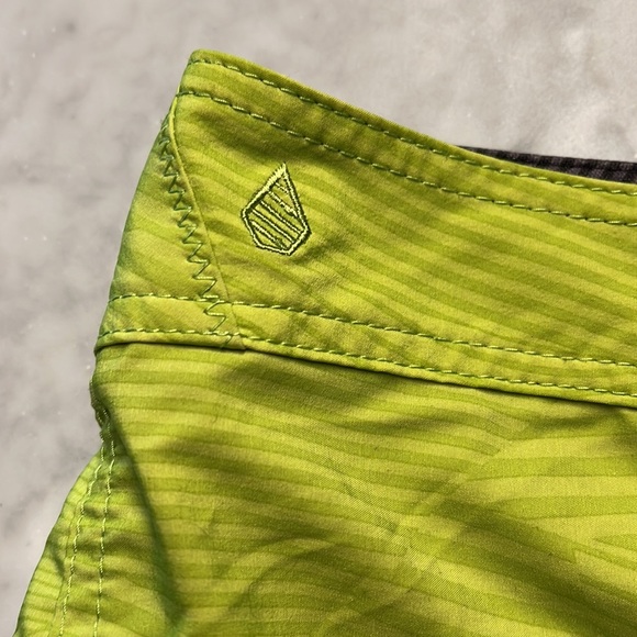 Volcom Mod Tech Shorts. Size 28. Neon yellow/green. Quick dry - Picture 3 of 8